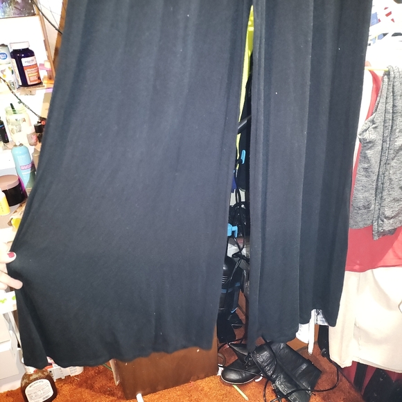 Woman's slacks - Picture 3 of 4